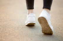 Jak vyčistit bílé gumové podrážky na botách, aby vypadaly jako nové?