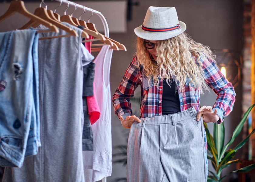 Vyhněte se tomuto střihu! Opticky zkracuje nohy